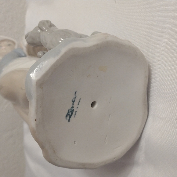 𝅺ZAPHIR Lladro peasant woman carrying basket with puppy handmade in Spain - Picture 10 of 11